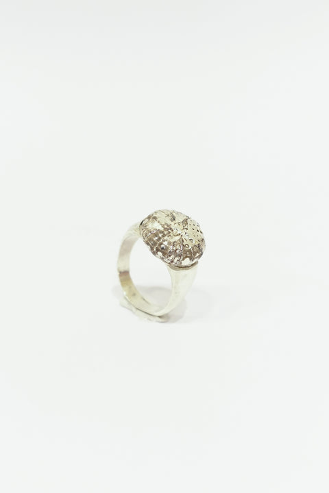 La bague qui pique