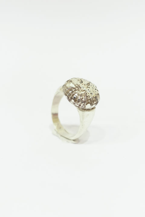 La bague qui pique